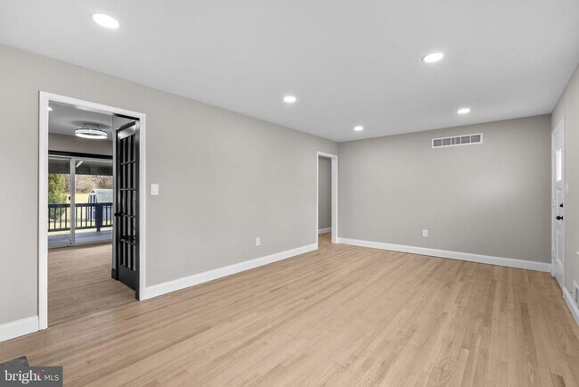 Foto del edificio - 3887 Shadywood Dr