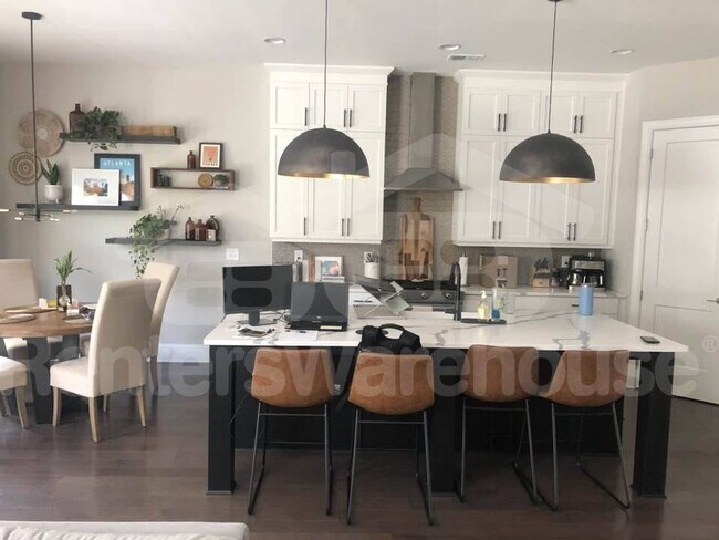 Building Photo - 1974 Drew Dr