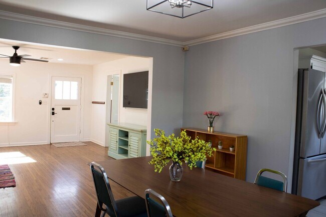 Building Photo - Lewiston Gardens - 3 Bed 2 Bath 2 Living! ...