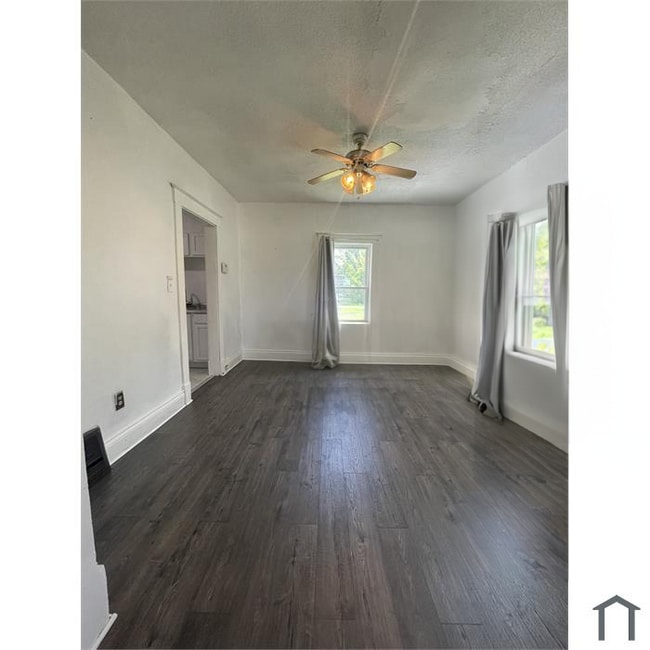 Building Photo - 915 Nesslewood Ave