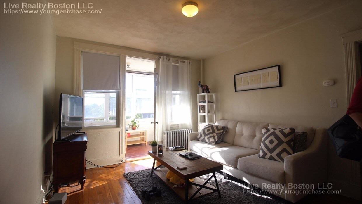 Foto principal - 1642 Commonwealth Avenue