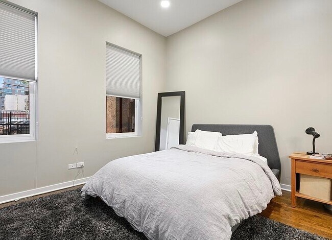 Master Bedroom - 11 N Carpenter St