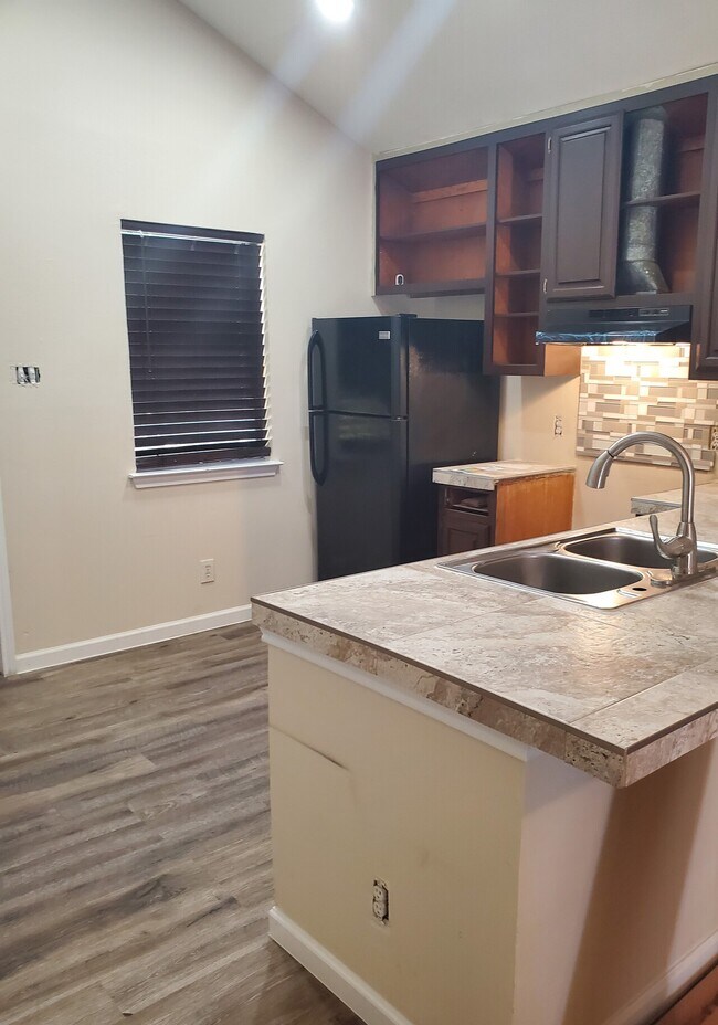 2414 S Laredo St, San Antonio, TX 78207 House Rental in San Antonio