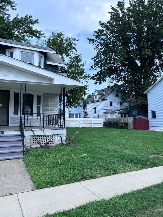 Foto del edificio - 10705 Greenlawn Ave