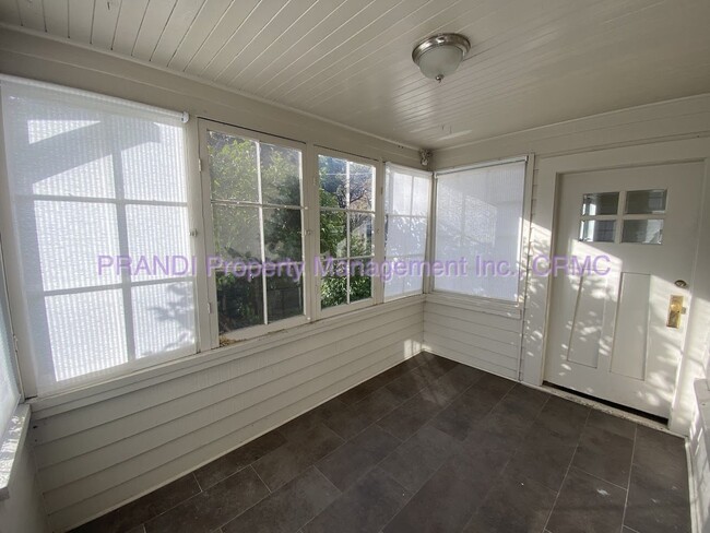 Building Photo - West San Rafael Home with Vintage Details!