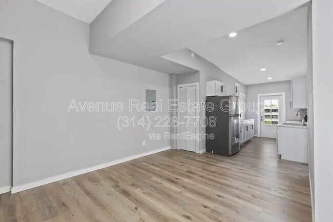 Building Photo - 5931 Maple Ave