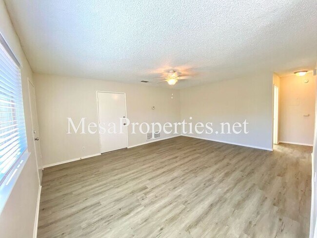 Building Photo - 14941 Yucca Ave