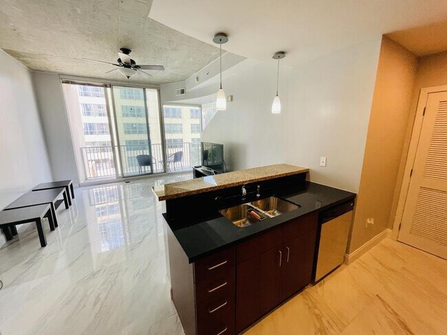 Foto del edificio - 155 S Court Ave