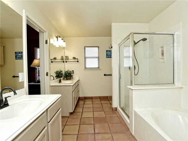 Building Photo - 206 Meadowside Dr