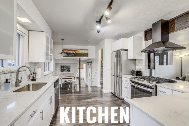 Building Photo - 2860 S Golden Way