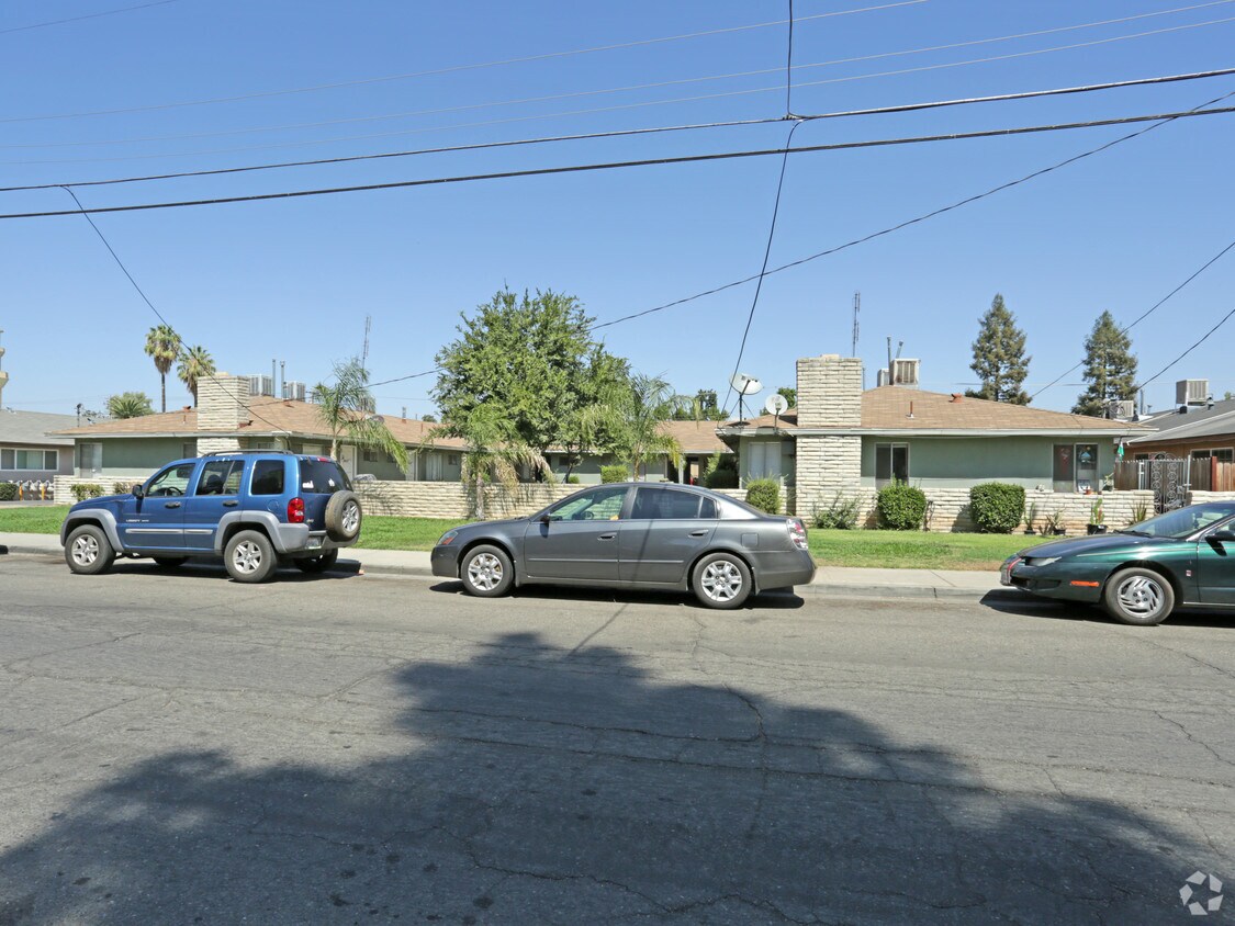 Building Photo - 4461-4177 E Sierra Madre Ave