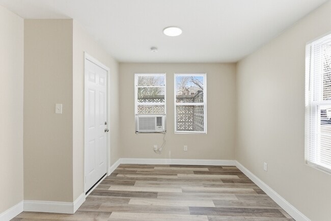 Building Photo - 109 N Cruze St