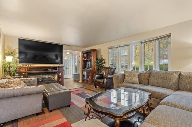 Building Photo - 485 Milbeth Dr