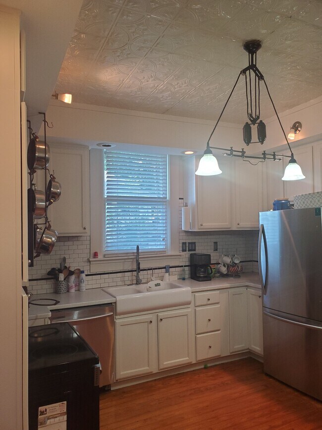 Building Photo - 607 Lytle St