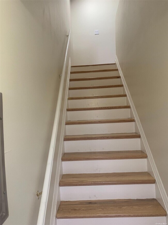 Building Photo - 557 B 72 St