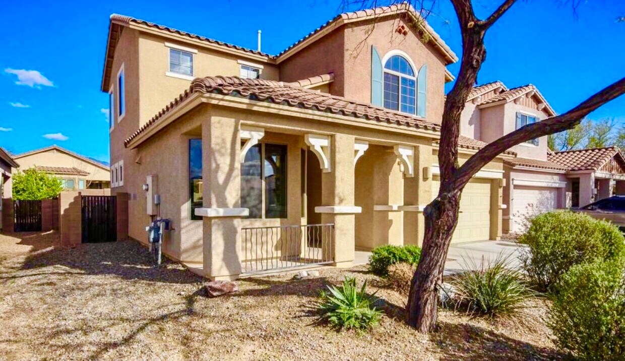 Foto principal - 12866 Bloomington Loop