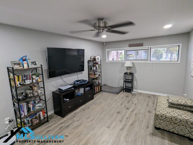 Foto del edificio - 4100-4105 Five Oaks Dr