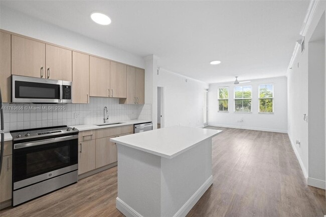 Foto del edificio - 10170 SW 7th St