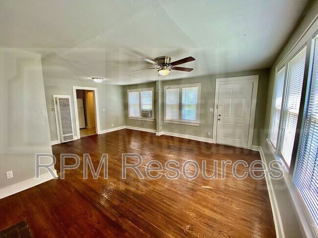 Foto del edificio - 901 N Ellison Ave