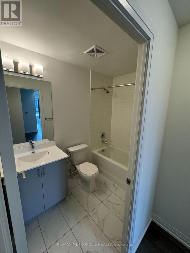 Photo du bâtiment - 325-325 Yorkland Blvd