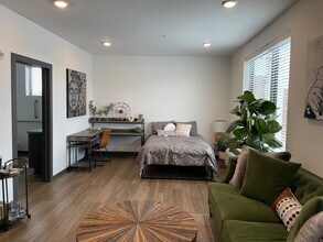 Building Photo - The Traveler Apartments