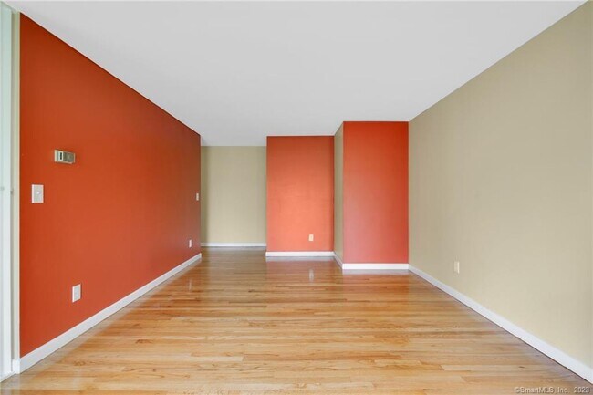 Building Photo - 115 S Main St