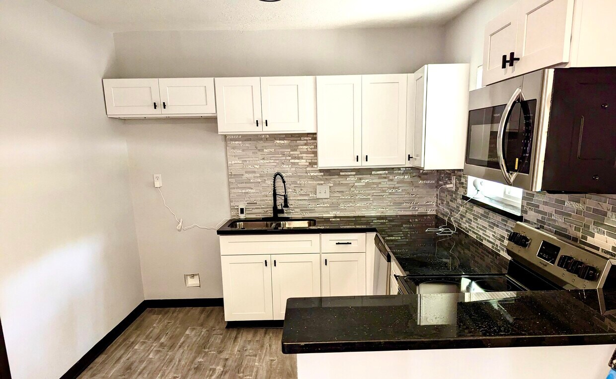 Cocina - 5810 W Bellfort Ave