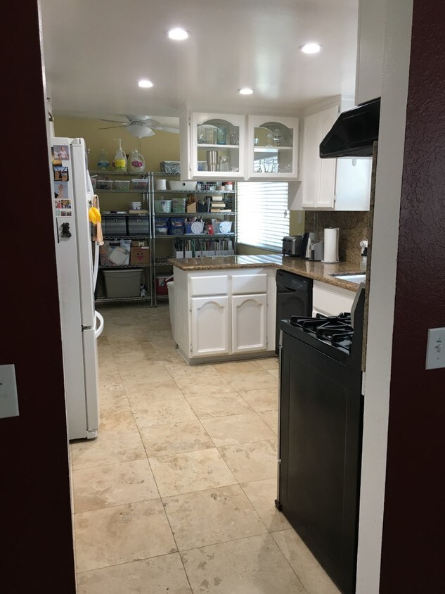 4738 W 164th St Unit B, Lawndale, CA 90260 Condo for Rent in Lawndale, CA