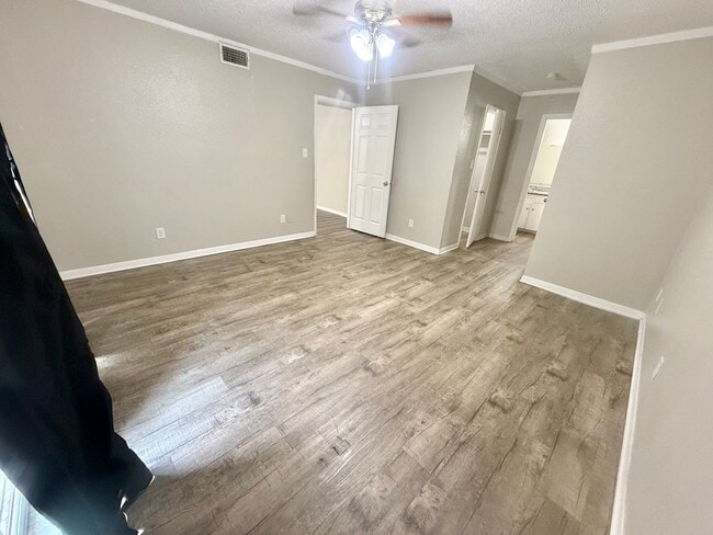 Building Photo - 1102 Lilac Dr