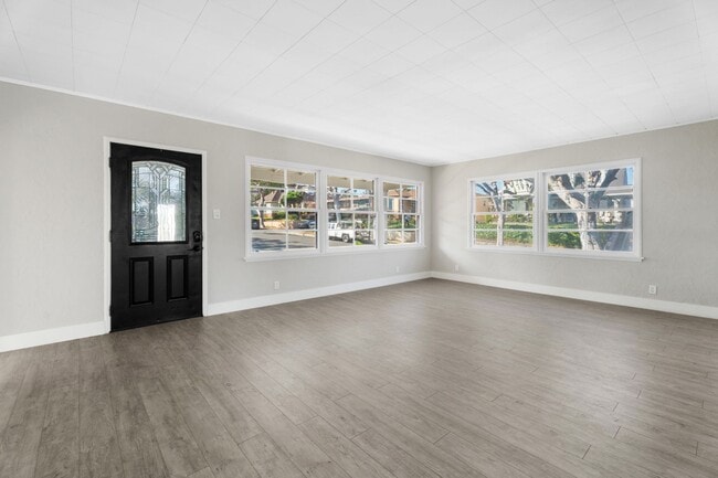 Building Photo - 3400 W 85th St