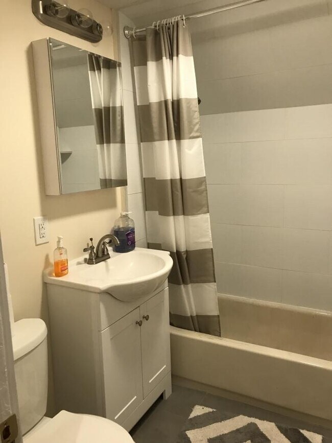 Building Photo - 4 bedroom in Boston MA