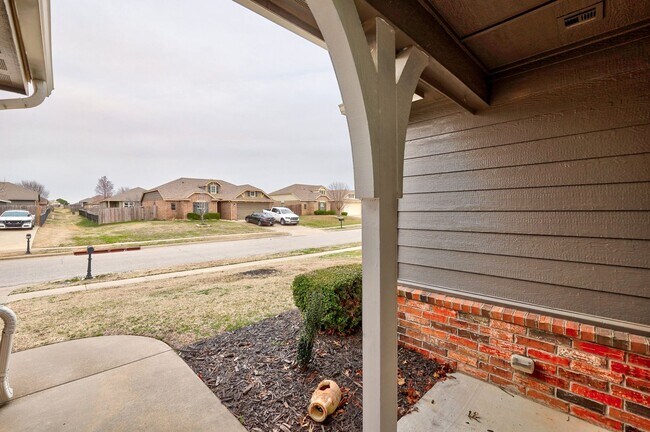 Building Photo - 10918 N 117th E Pl