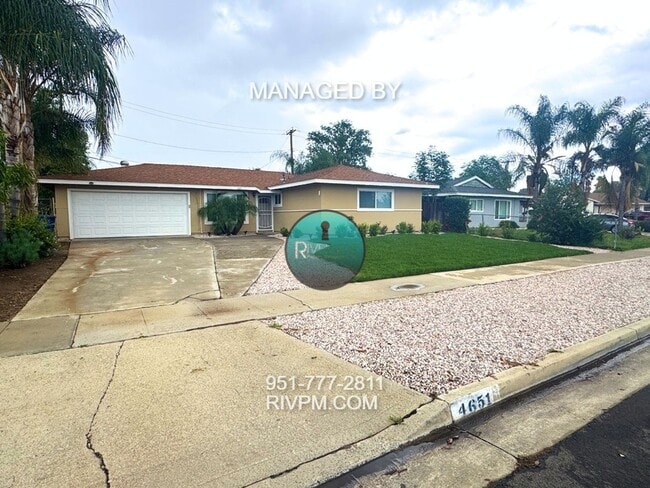 Building Photo - REMODELED 4 BEDROOM HOME IN RIVERSIDE!!