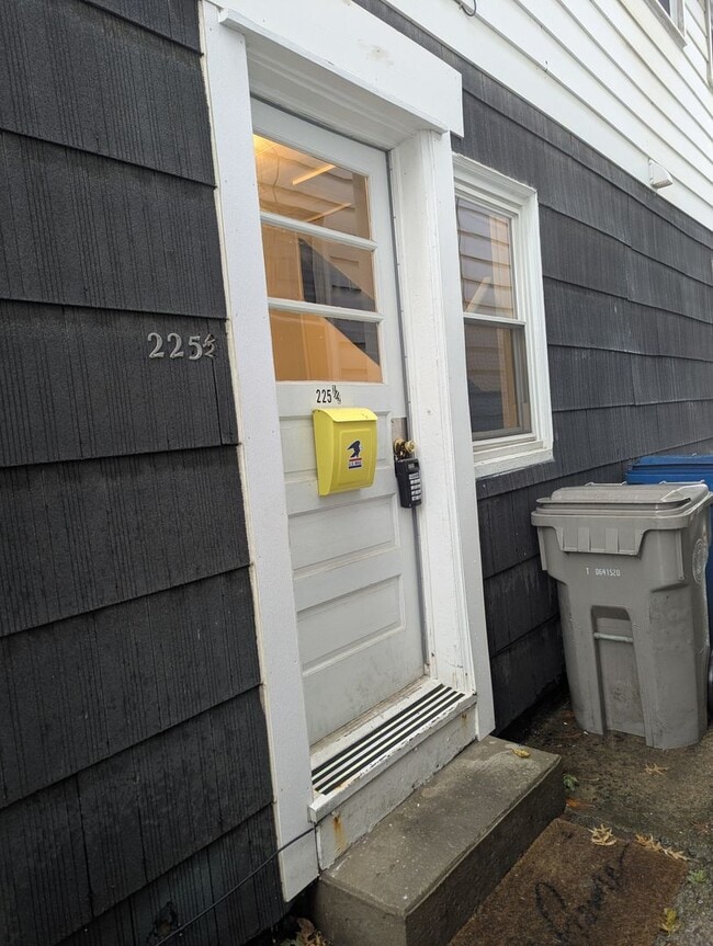 Foto del edificio - 225 Poplar St