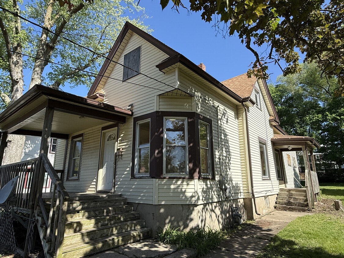 Primary Photo - 1823 Chestnut St