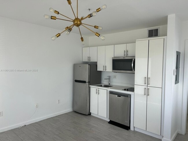 Building Photo - 1601 Meridian Ave