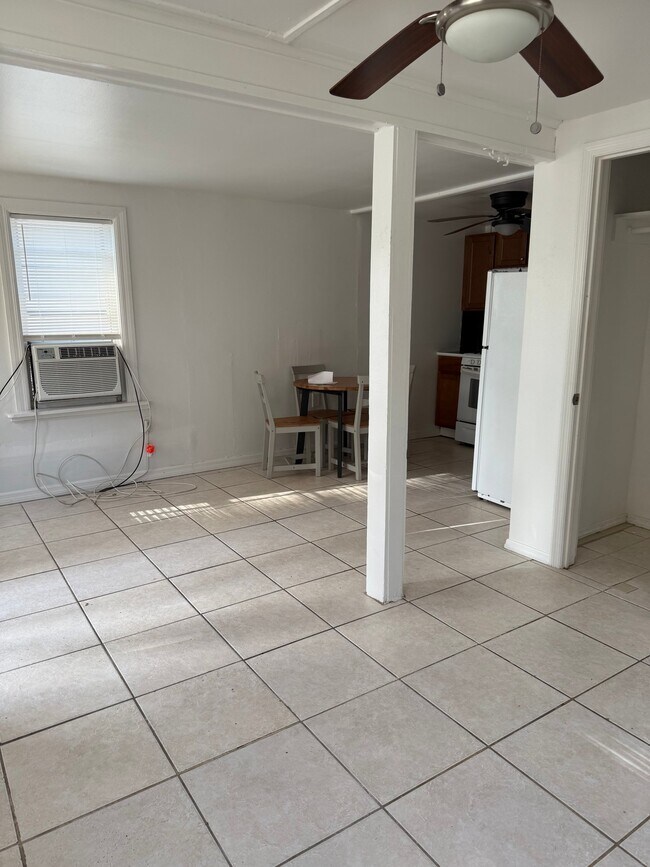 Foto del edificio - 919 N Grandview Ave