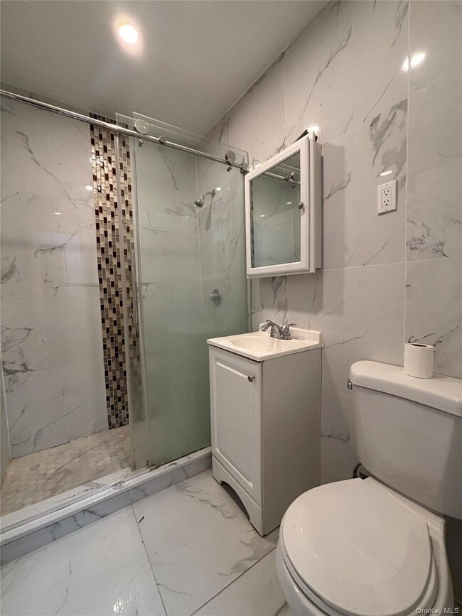 Building Photo - 730 E 217th St