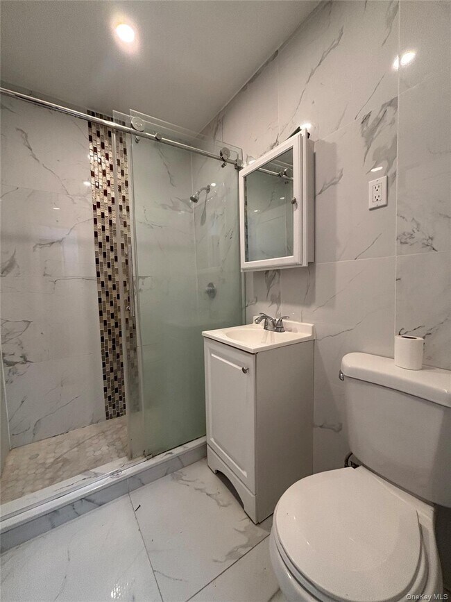 Foto del edificio - 730 E 217th St