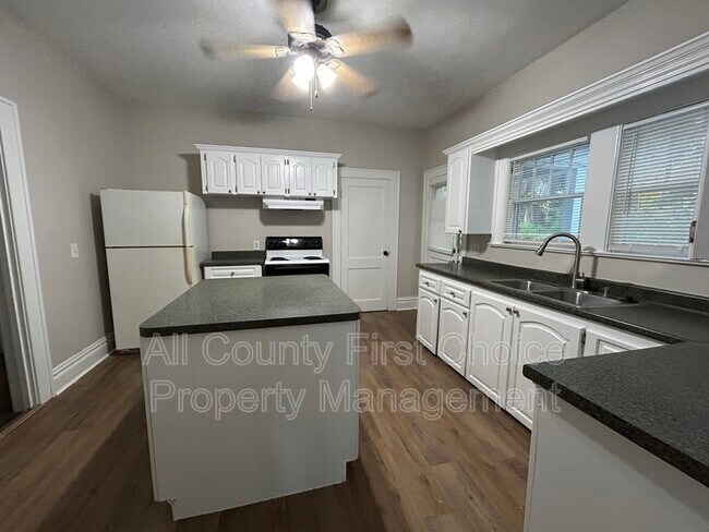 Foto del edificio - 307 2nd Ave SW