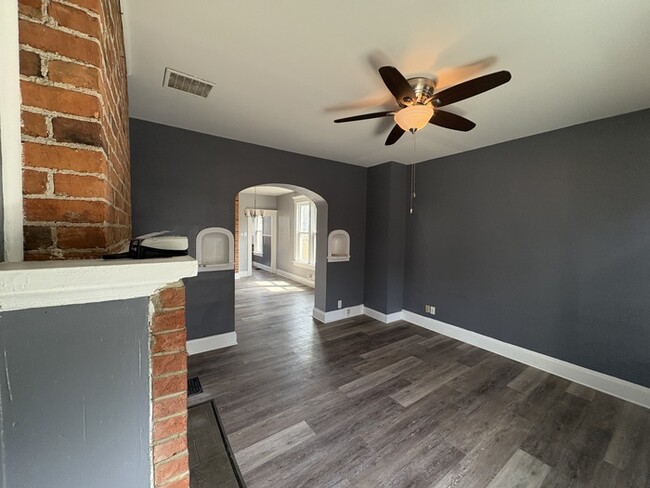 Building Photo - Charming 2 beds 1 bath in Merion Village