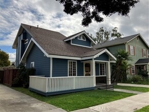 Building Photo - 820 Loma Ave