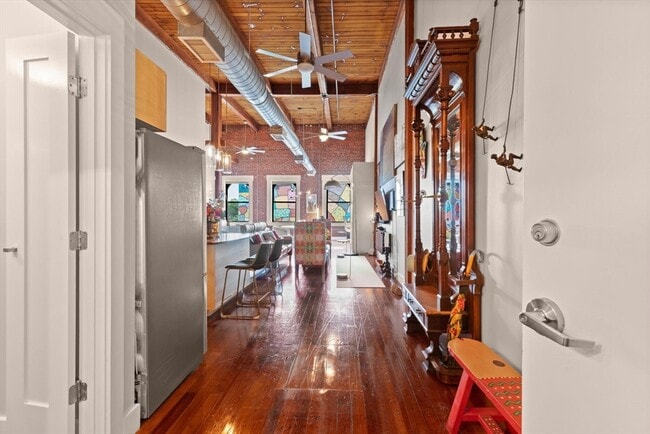 Building Photo - 49 Munroe St