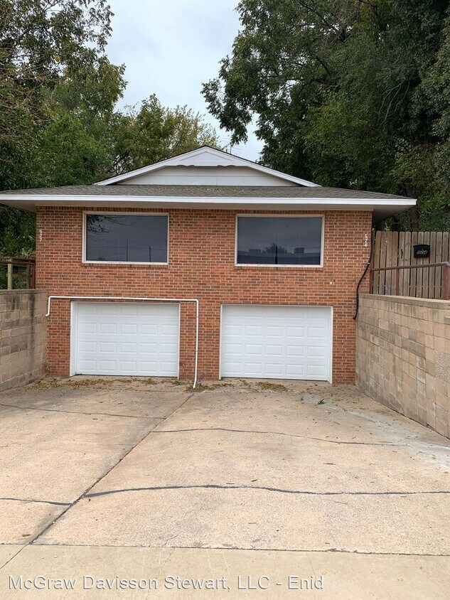 Primary Photo - 2 br, 2 bath House - 522 East Broadway Ave