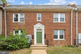 Building Photo - 1838 C St SE