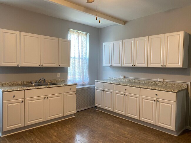 Foto del edificio - UPDATED 2 BEDROOM IN THE HEART OF BLOOMFIELD!