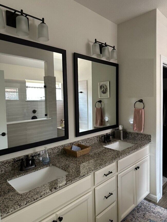 Baño principal - 22208 Coyote Cave Trl