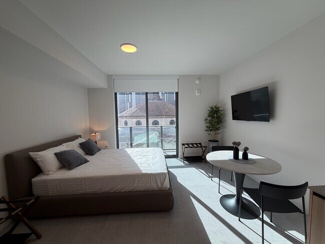 Building Photo - 121 NE 5th St