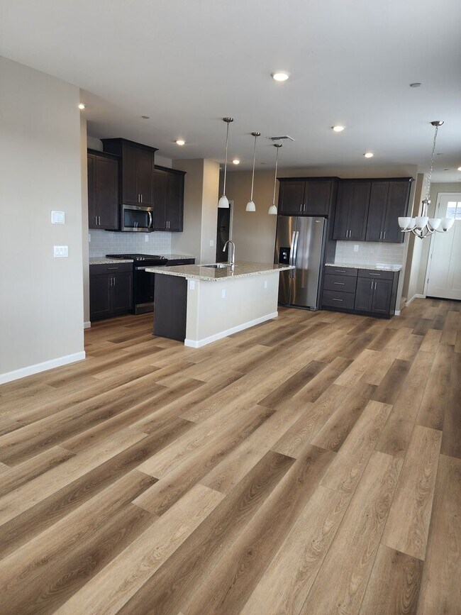 Building Photo - 4/2.5 Modern & Beautiful Townhome in Minden