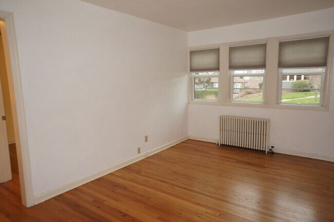 Foto del edificio - North Mt Tabor one bedroom Condo. Immaculate condition!